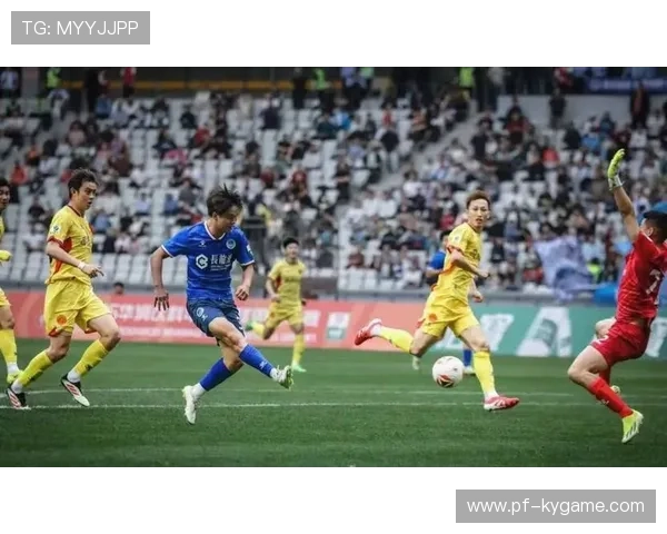 中甲保级也是“隔空对决”，深圳青年人小分领先——一场足球的青春较量