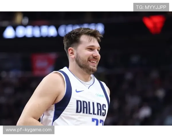 东契奇示范级后撤步三分命中，独行侠狂吹反击号角