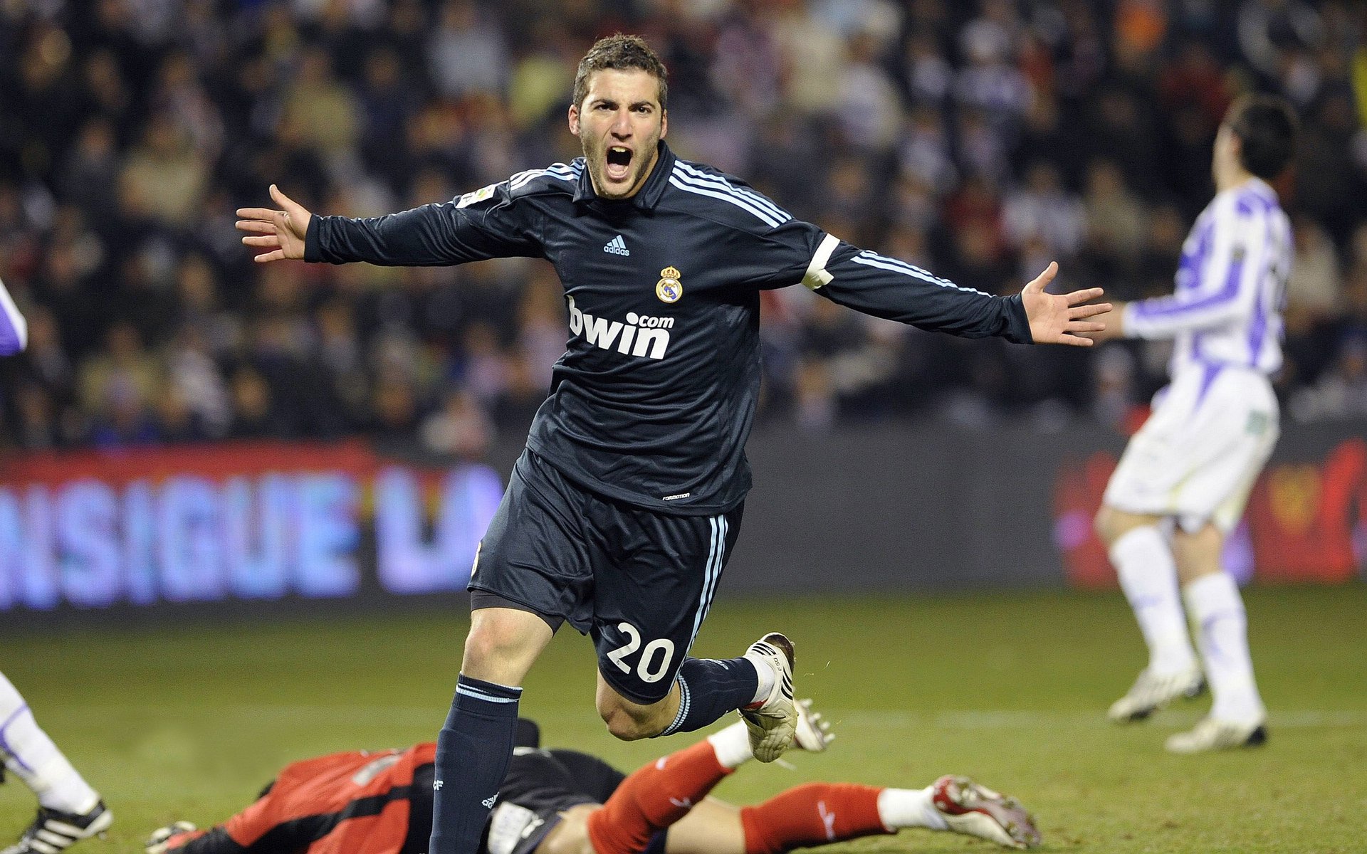 开云电竞服务-外教文化融入难影响团队凝聚力，外教团队对训练的要求很高